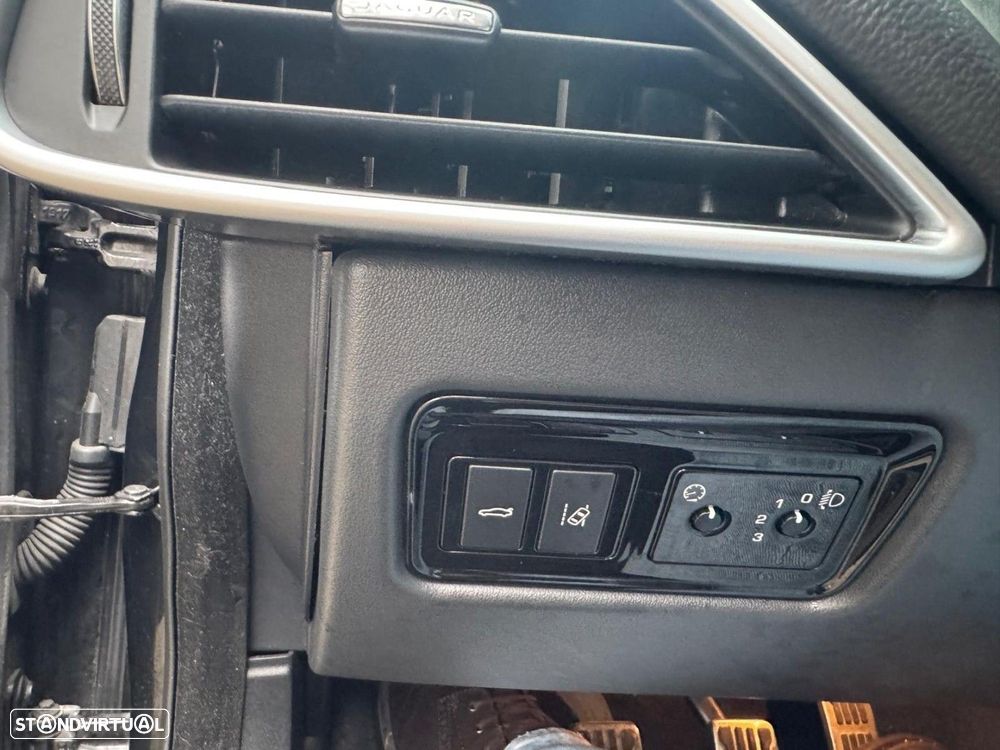 Jaguar XE E-Performance Pure - 10