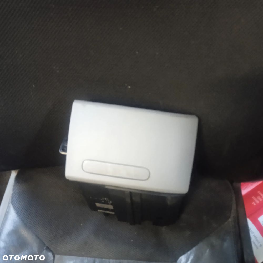 Uchwyt na kubki T5 multivan 7H5858601G - 1