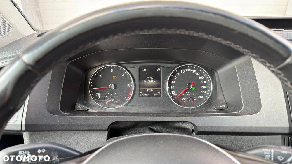 Volkswagen Caravelle - 10