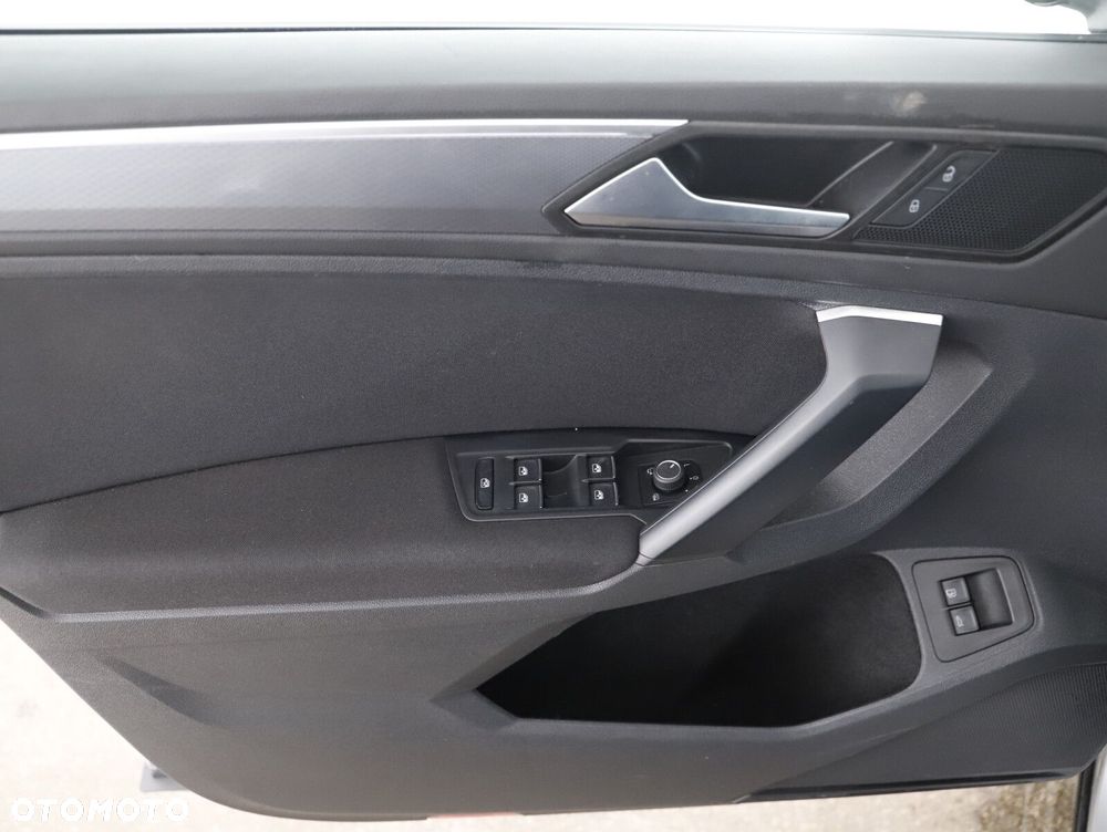 Volkswagen Tiguan - 10