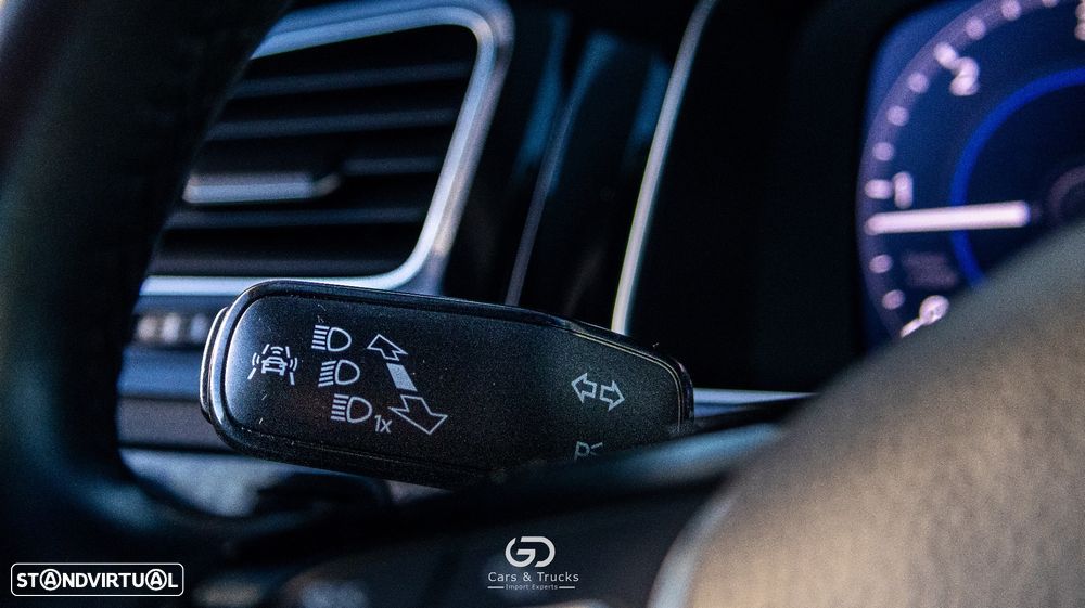 VW Golf Variant 2.0 TDi R-Line - 29