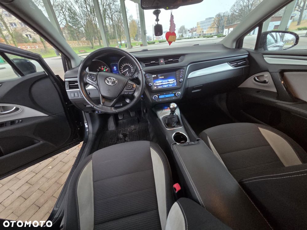 Toyota Avensis 1.8 Premium - 13