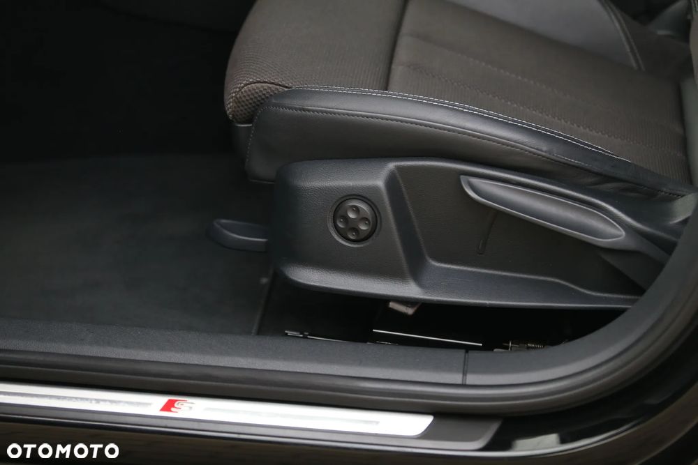Audi A4 Avant 2.0 TDI ultra S tronic sport - 34