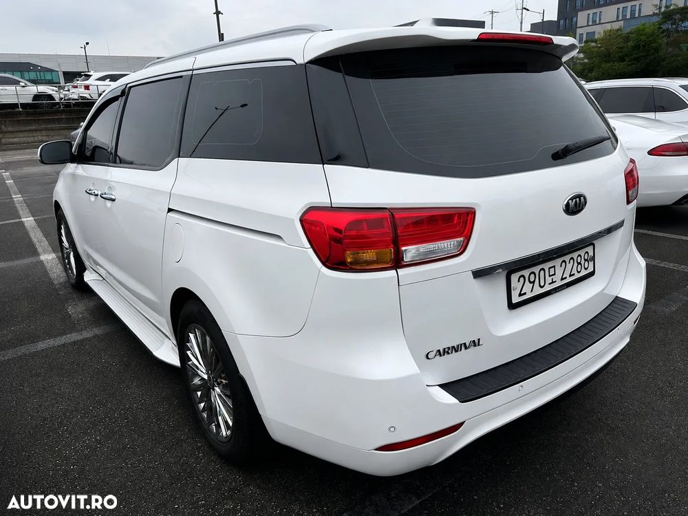 Kia Carnival - 4