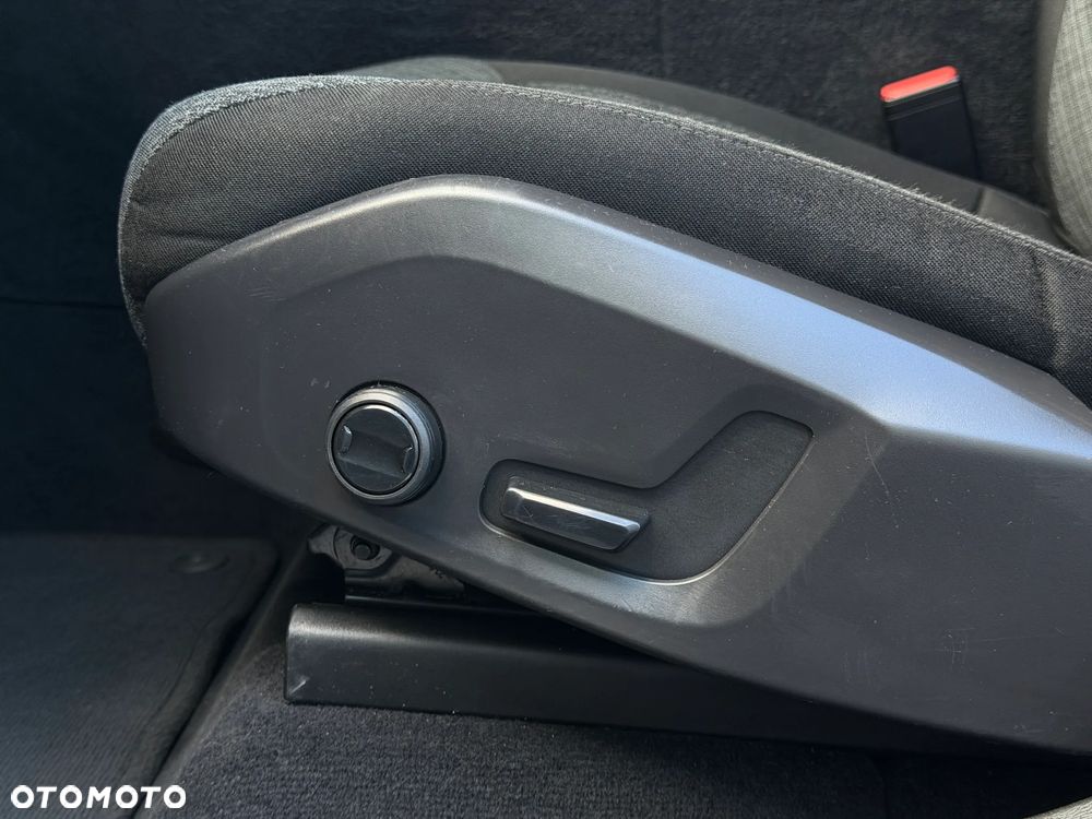 Volvo XC 60 B4 B Momentum - 12