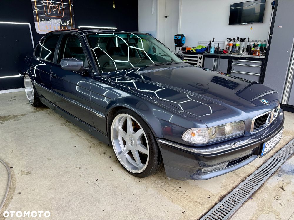 BMW Seria 7 740i V8 - 7