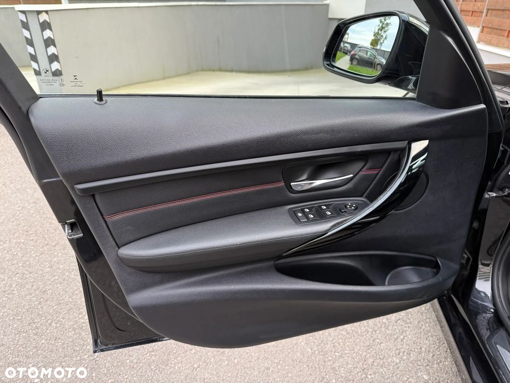 BMW Seria 3 320d Touring Sport Line - 19