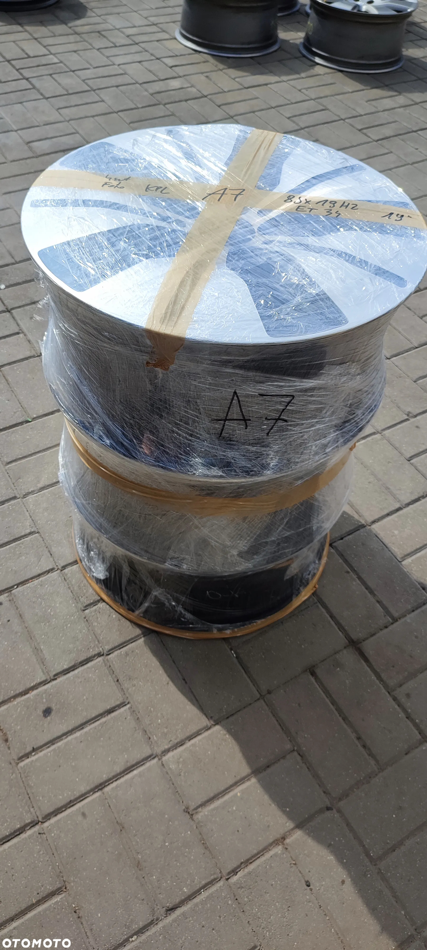 FELGI ALUMINIOWE 5x112 8Jx19 CALI ET34 fi 66.6 2934010100 MERCEDES EQC INNE KOMPLET 4 SZTUKI - 17