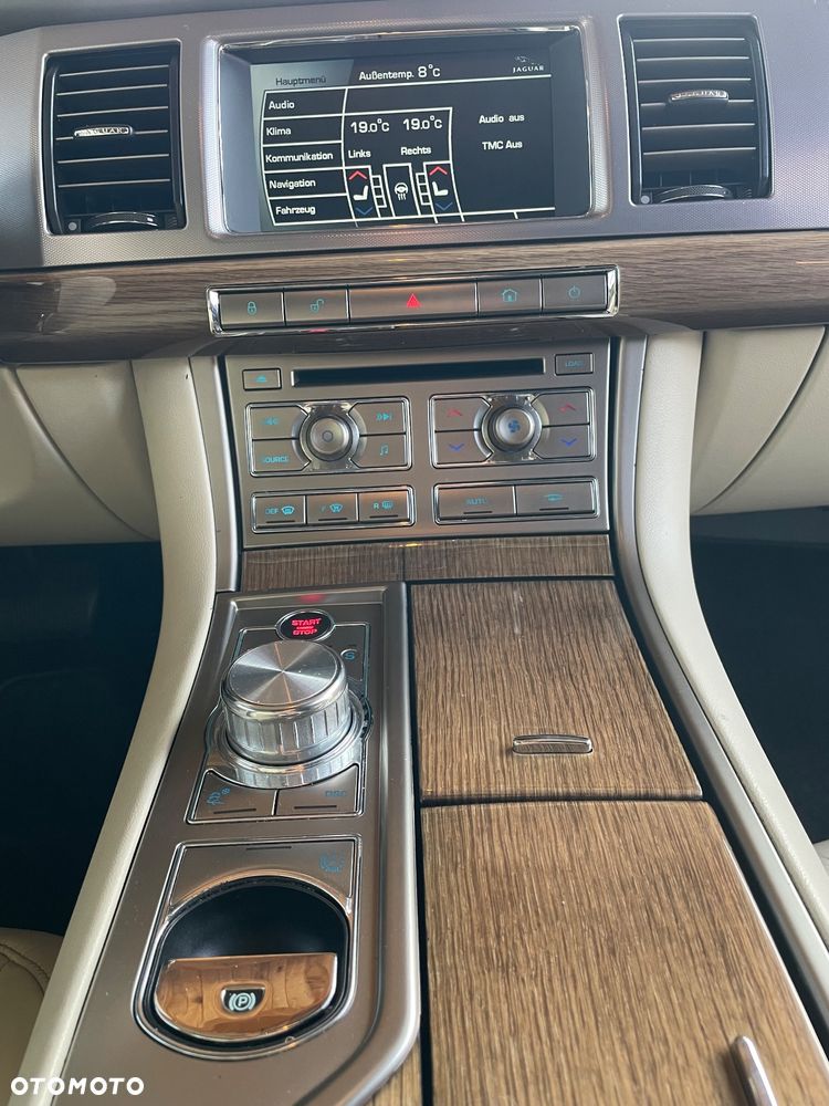 Jaguar XF 2.7 V6 D Premium Luxury - 23