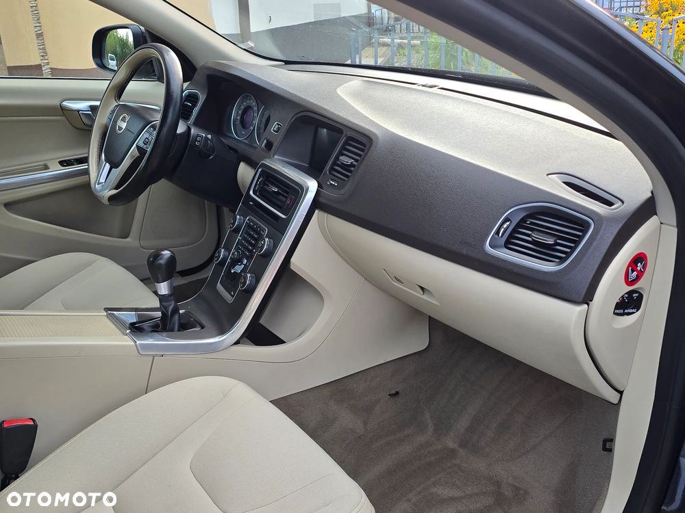 Volvo V60 D3 Summum - 24