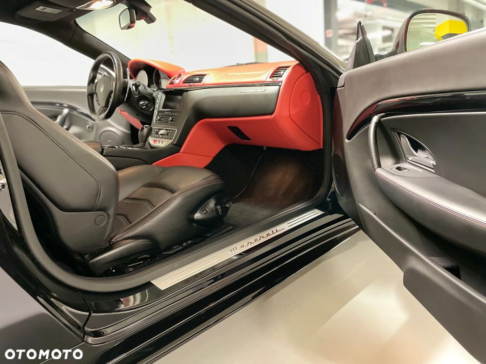 Maserati GranTurismo S Automat - 32