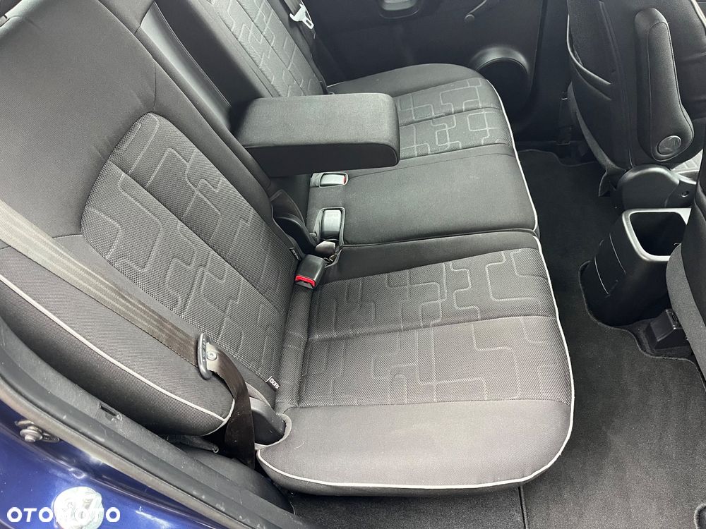 Kia Venga 1.4 CVVT Vision - 6