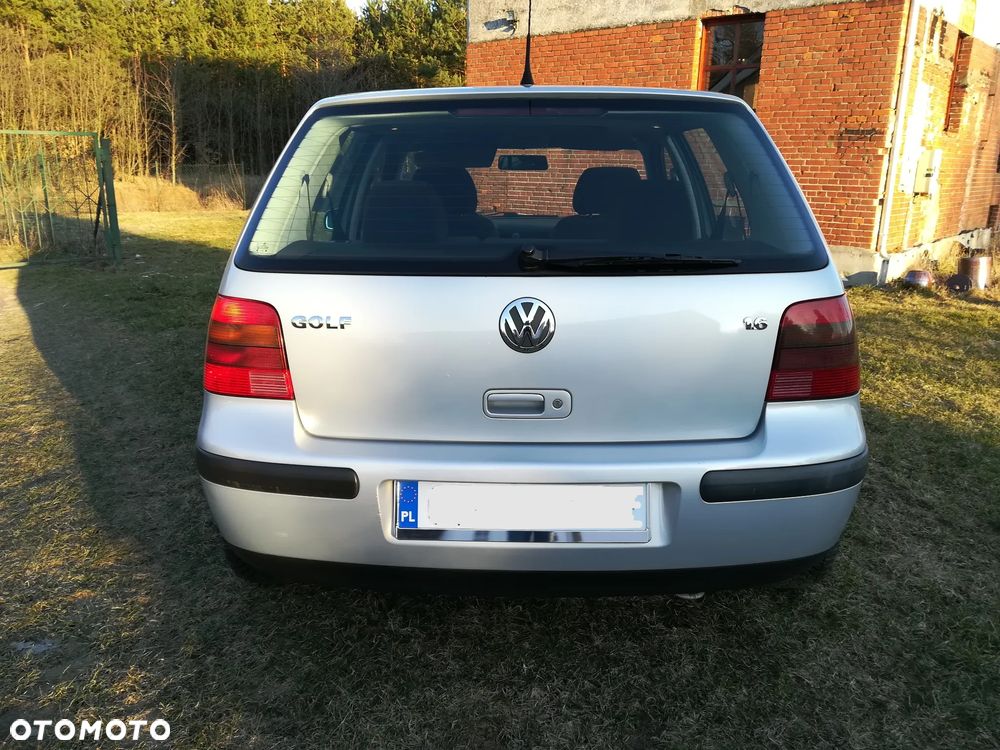 Volkswagen Golf 1.6 Comfortline - 4