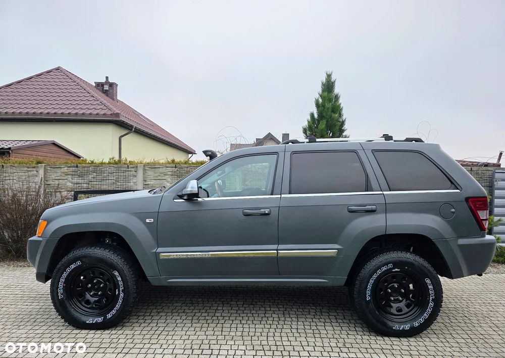 Jeep Grand Cherokee - 25