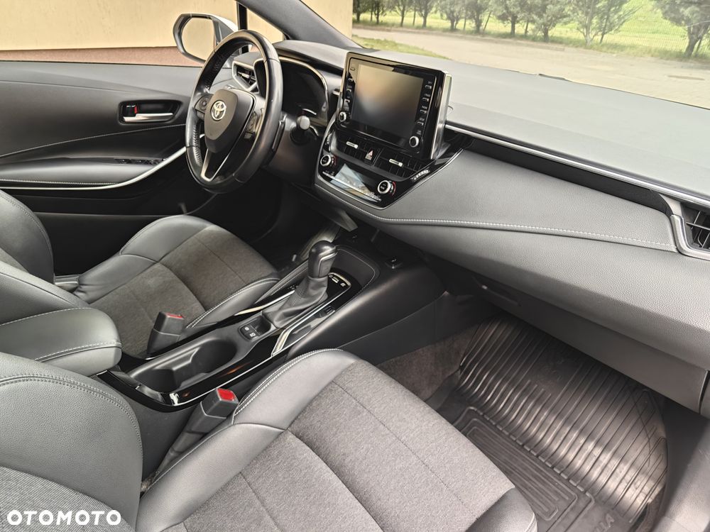 Toyota Corolla 2.0 Hybrid Comfort - 24