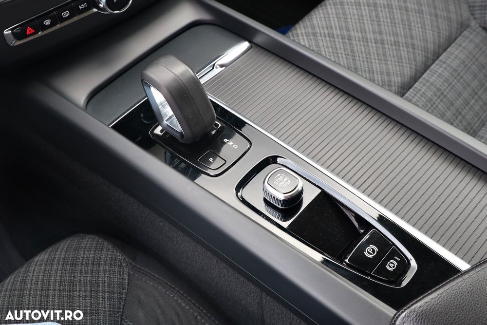 Volvo XC 60 B5 AT AWD MHEV Core - 21