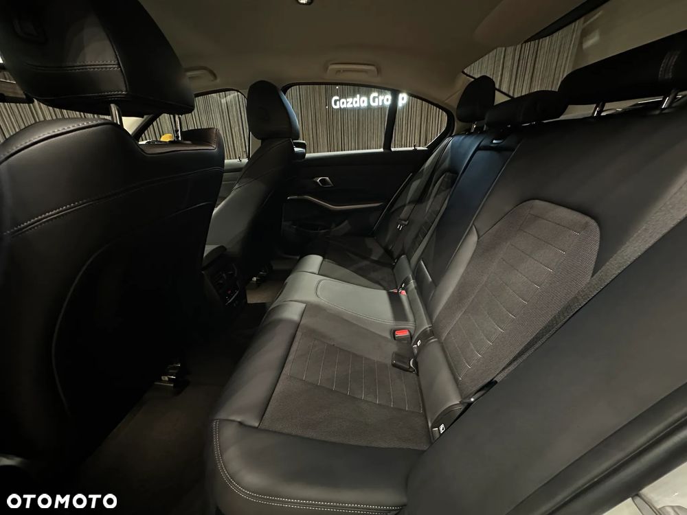 BMW Seria 3 318i - 13