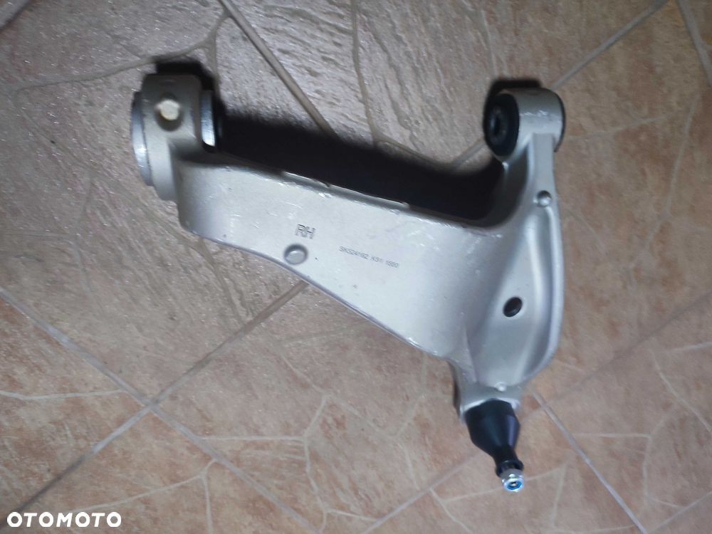 Cadillac CTS 2008-15 przedni prawy wahacz nowy - 2