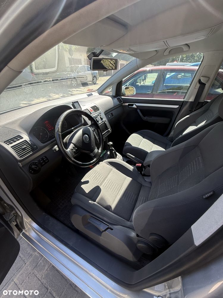 Volkswagen Touran - 5