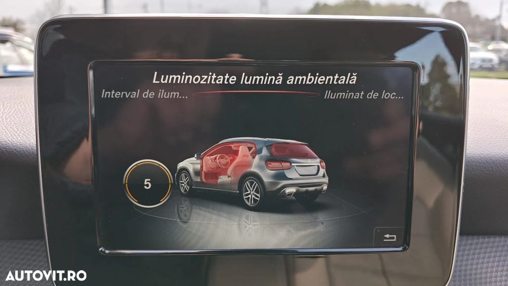 Mercedes-Benz GLA 180 7G-DCT Urban - 27