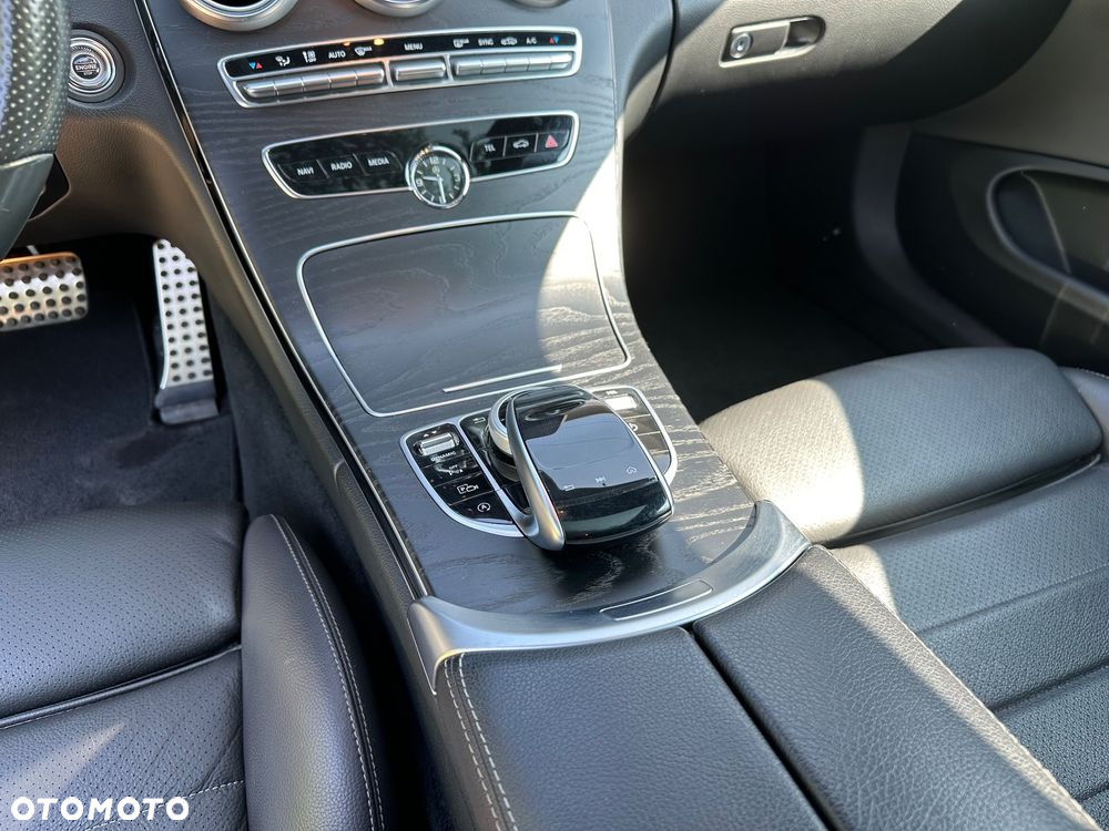 Mercedes-Benz Klasa C 300 9G-TRONIC - 28