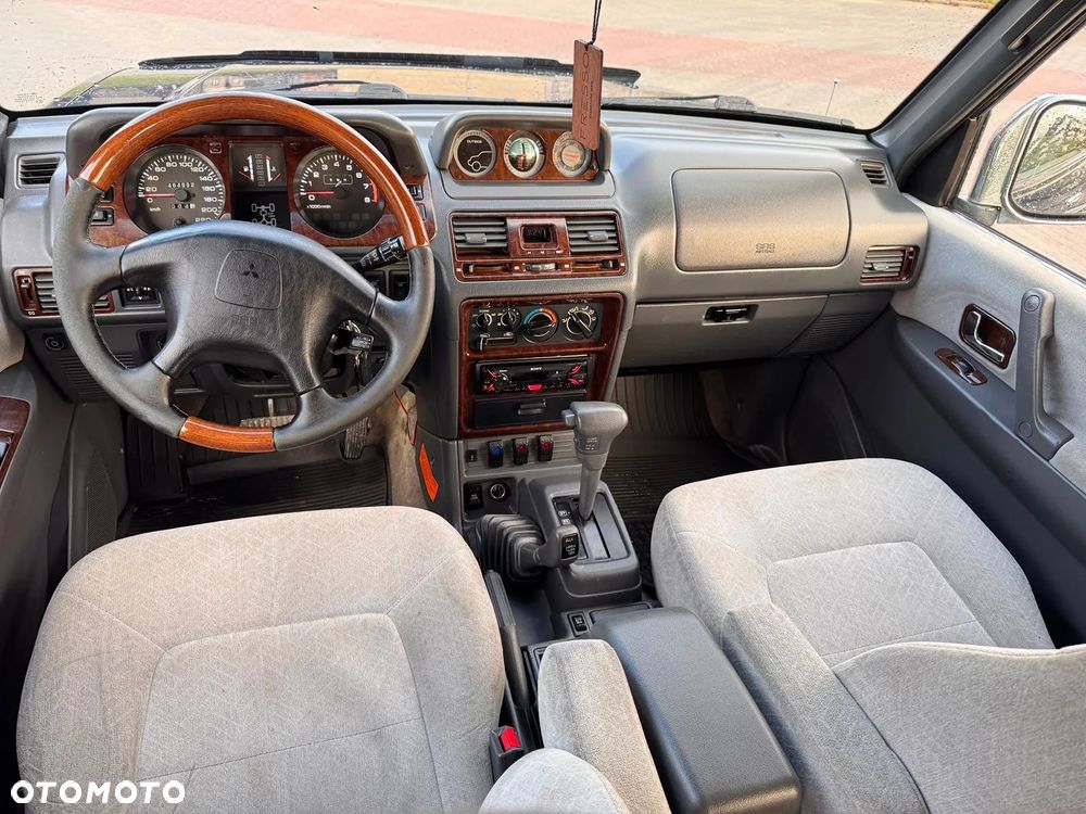 Mitsubishi Pajero - 13