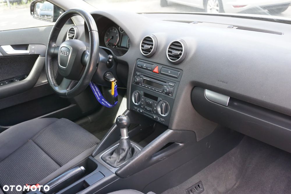 Audi A3 Sportback 1.6 FSI Ambiente - 15