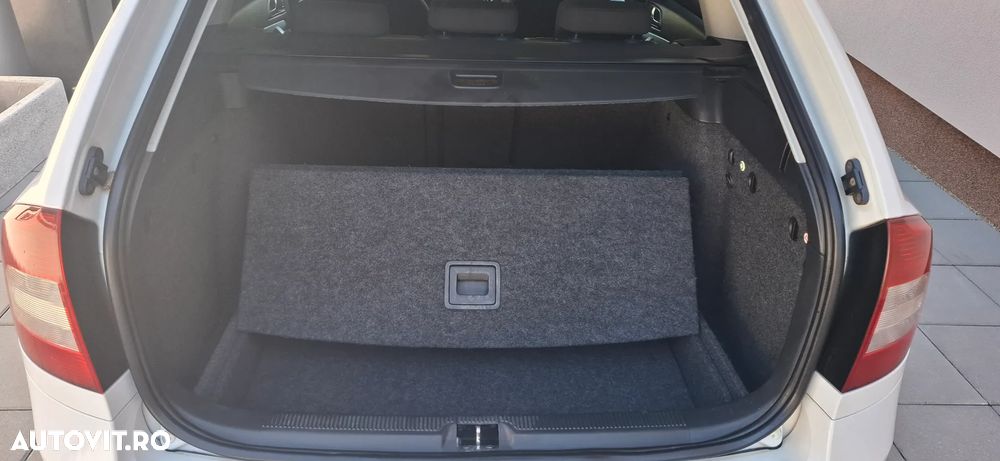 Skoda Octavia 1.8 TSI Ambiente DSG - 2