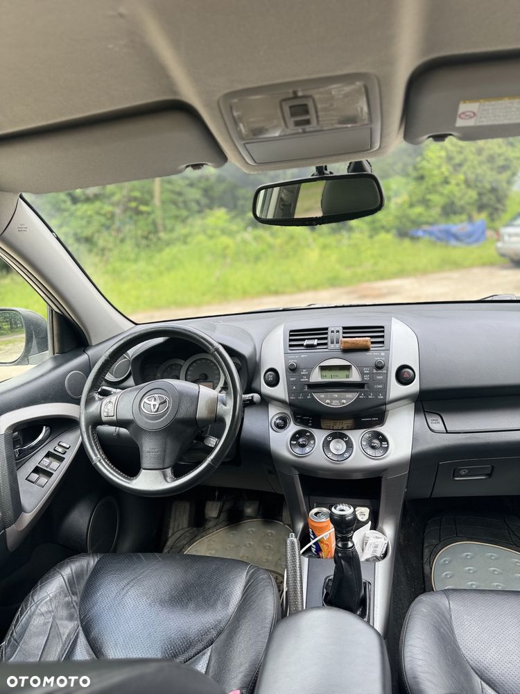 Toyota RAV4 - 8