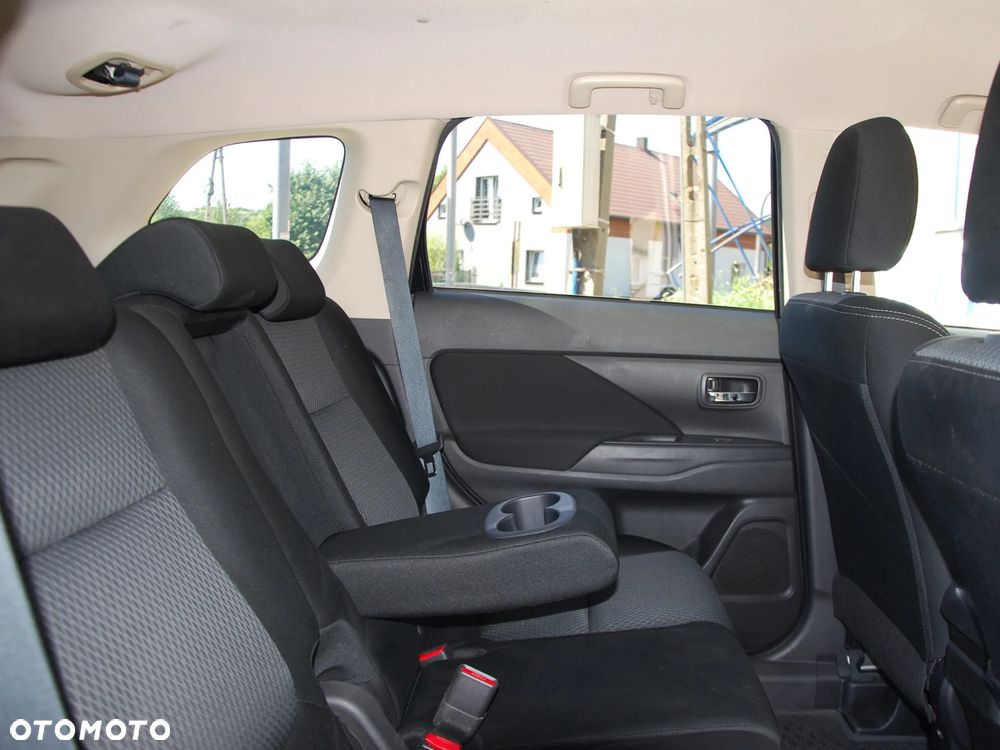 Mitsubishi Outlander 2.0 Intense + 4WD CVT - 21