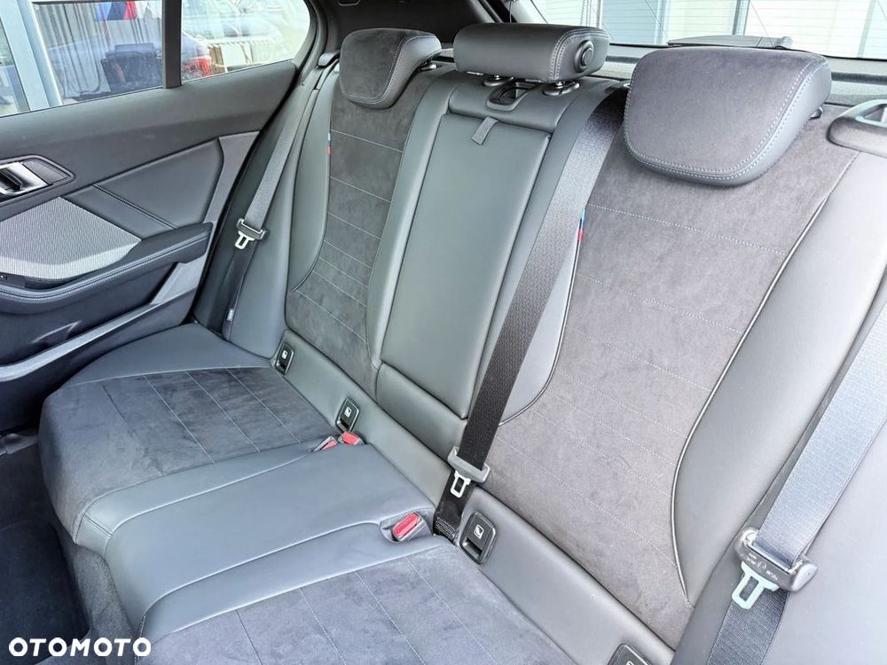 BMW Seria 1 120 mHEV - 27