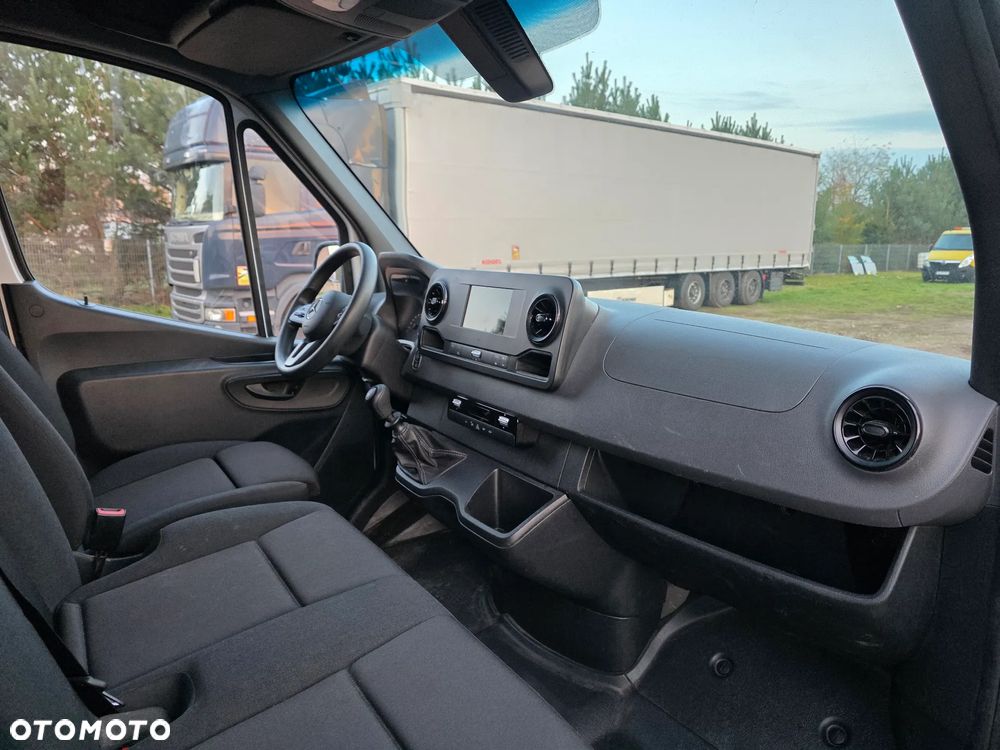 Mercedes-Benz Sprinter - 17