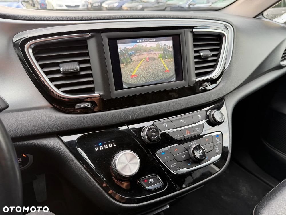 Chrysler Pacifica - 38