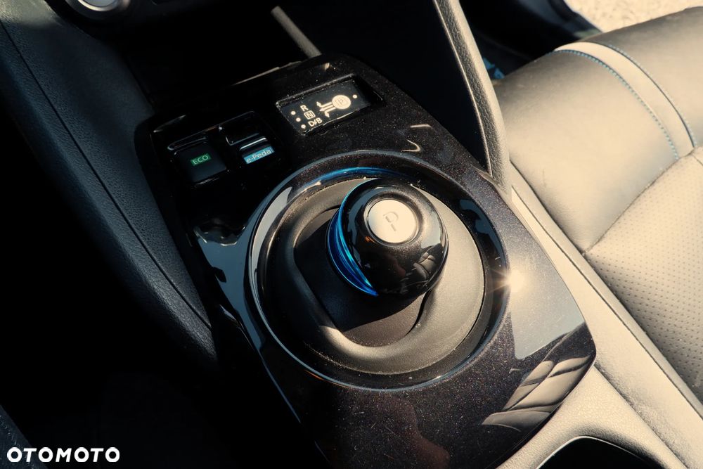 Nissan Leaf 40 kWh TEKNA - 19