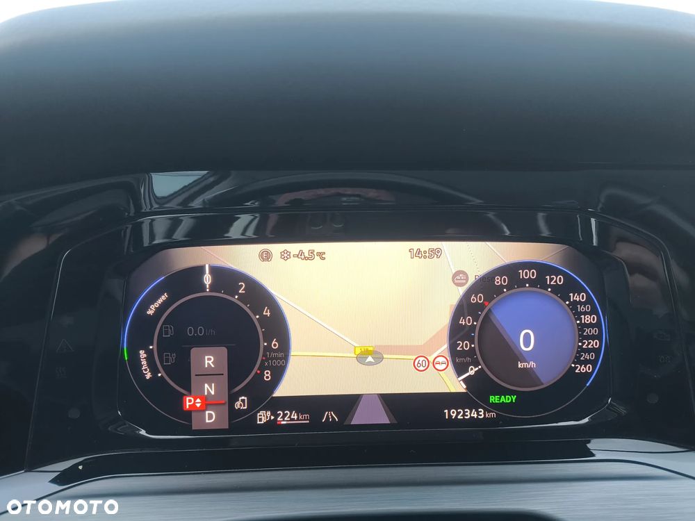 Volkswagen Golf - 38