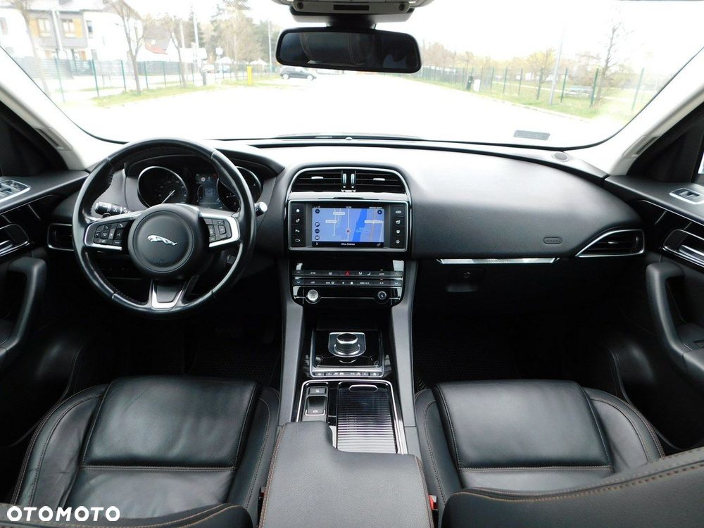 Jaguar F-Pace - 7