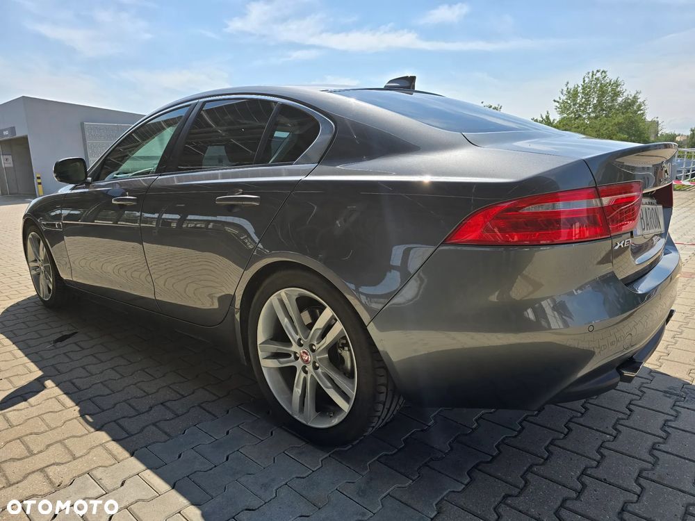 Jaguar XE S - 8