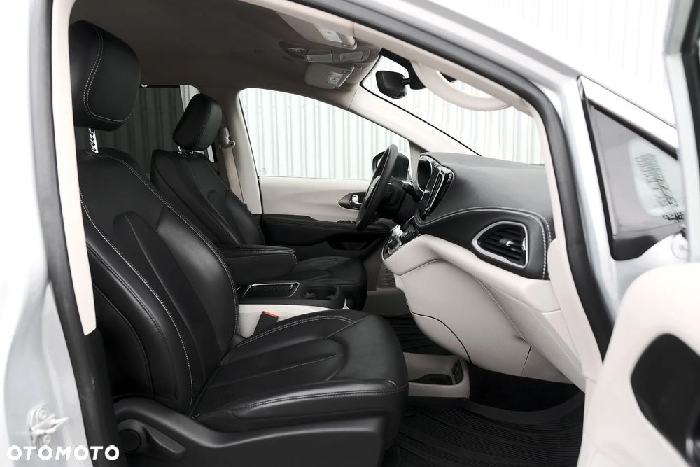 Chrysler Pacifica - 31