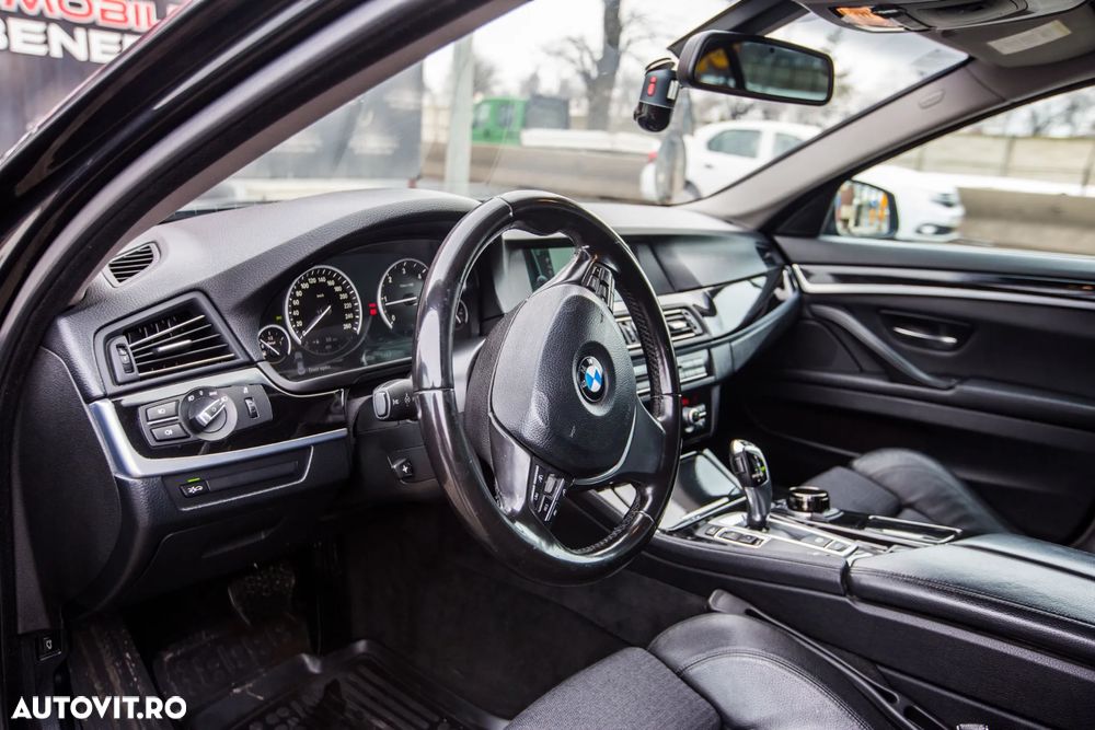 BMW Seria 5 525d xDrive - 15