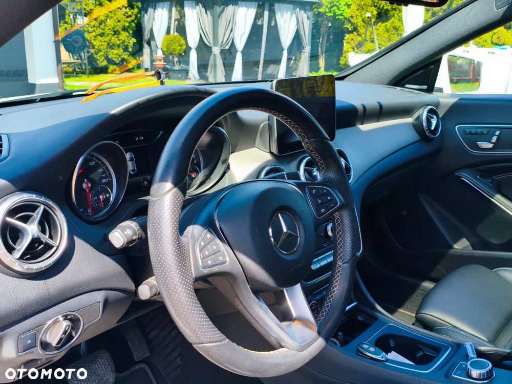 Mercedes-Benz CLA 250 4Matic 7G-DCT - 24