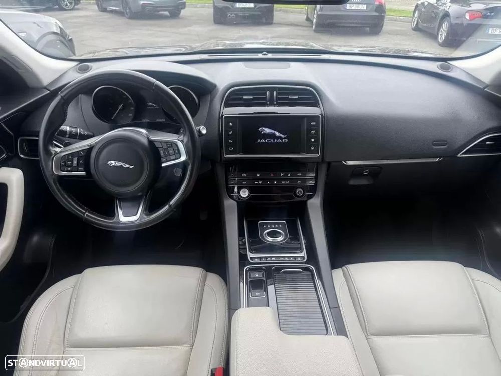 Jaguar F-Pace 2.0 i4D Prestige Aut. - 9