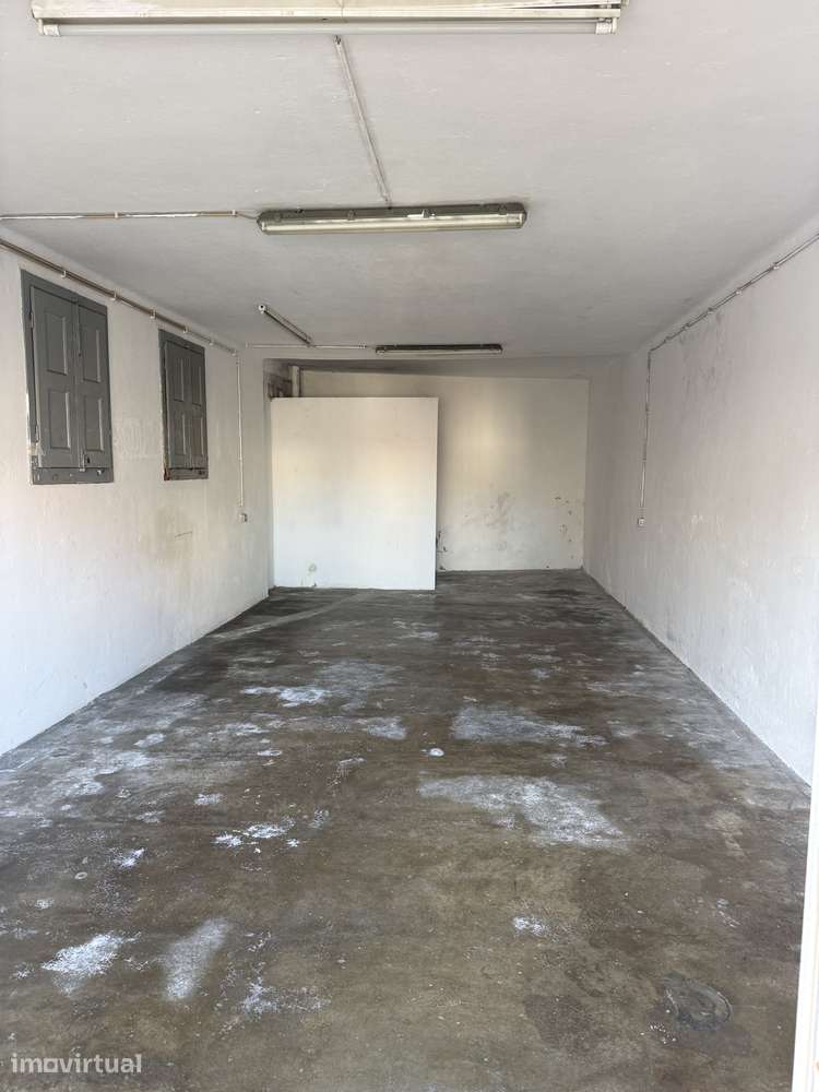 Garagem para arredamento (50m2 garagem+48 m2 acesso privativo) - Grande imagem: 2/7