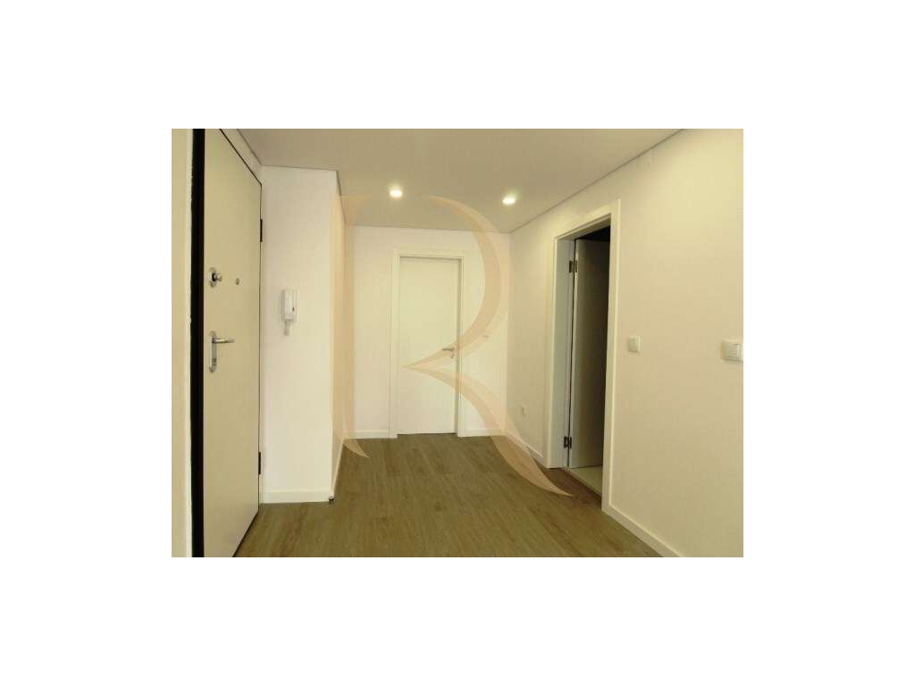 Apartamento T2 remodelado com arrecadação na Torre da Marinha - Seixal - Grande imagem: 4/8