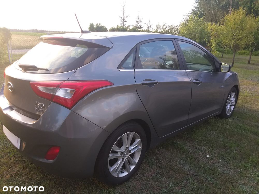Hyundai i30 1.6 CRDi Fifa World Cup Edition - 9