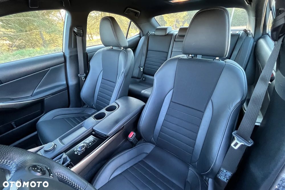 Lexus IS 300h F Sport - 13