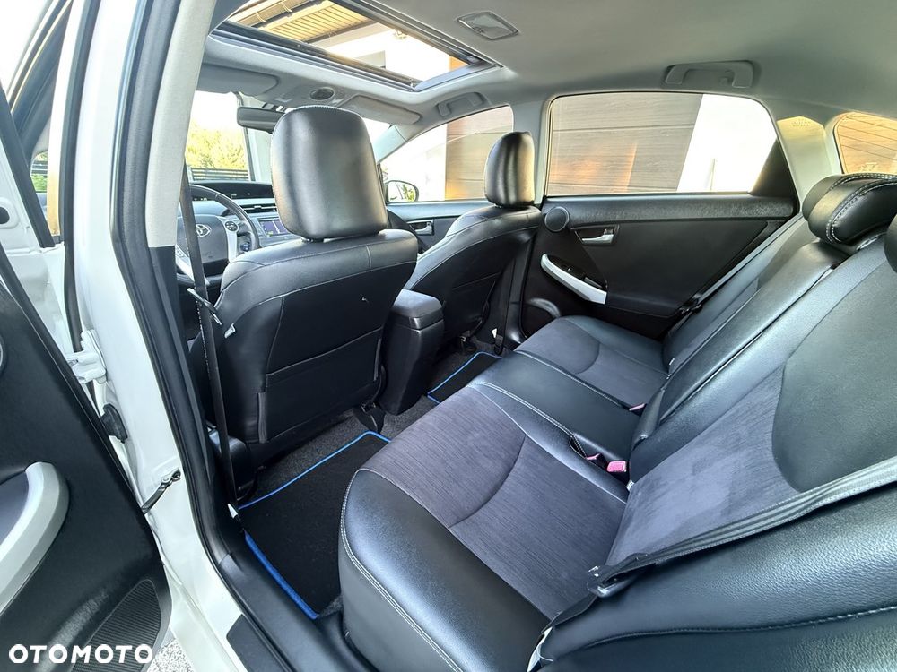 Toyota Prius (Hybrid) Executive - 19