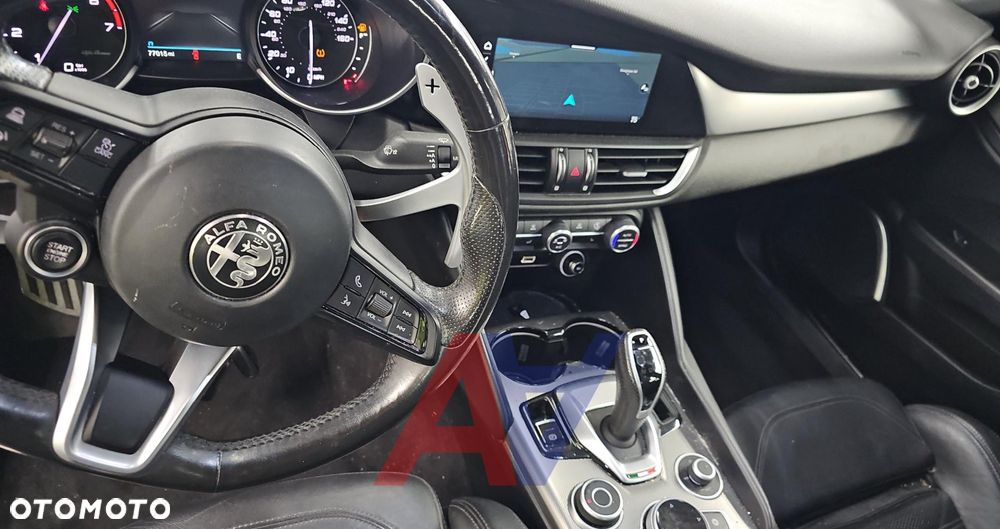 Alfa Romeo Giulia 2.0 Turbo 16V AT8 Veloce Ti - 13