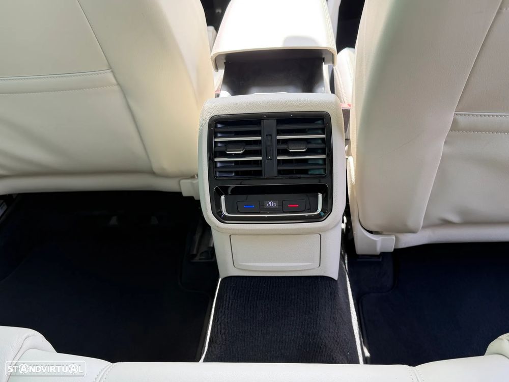VW Passat Variant - 9