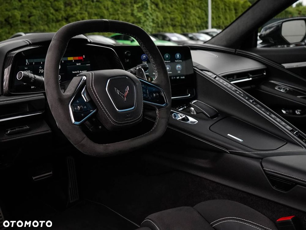 Chevrolet Corvette - 16