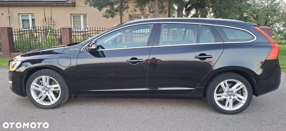 Volvo V60 D6 AWD Plug-in Hybrid Summum - 28